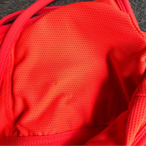 ***SOLD***Women’s Athleta workout athletic tank - Picture 12 of 12